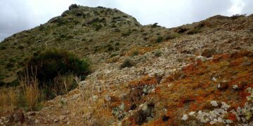 Volcán de El Carmolí: Explora la Joya Geológica y Natural de Murcia