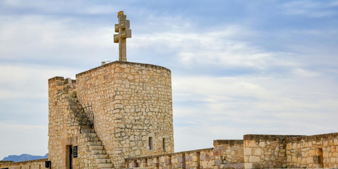 Photo by Emilio Sánchez Hernández: https://www.pexels.com/photo/orthodox-cross-on-wall-13679064/