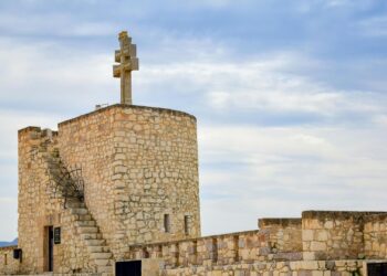 Photo by Emilio Sánchez Hernández: https://www.pexels.com/photo/orthodox-cross-on-wall-13679064/