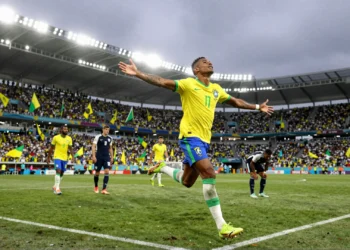 Jugador brasileño celebra gol con los brazos abiertos en el Hard Rock Stadium de Miami durante el Mundial 2026