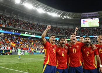 Jugadores de España celebran eufóricos en el SoFi Stadium de Los Ángeles tras golear 3-0 a Austria