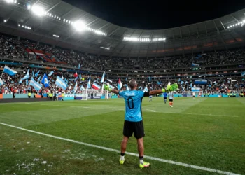 Portero de Cabo Verde con guantes verdes desafía a la multitud argentina en el Hard Rock Stadium de Miami