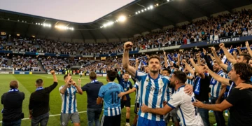 Aubameyang celebra su gol en Riazor en el regreso del Deportivo de La Coruña a Primera División